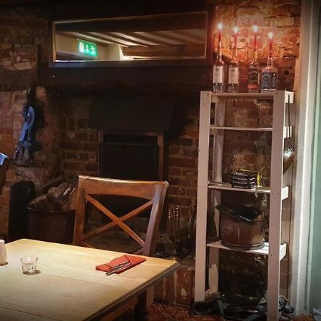The Coach And Horses Bed and Breakfast Winchester Eksteriør billede