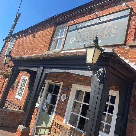 The Coach And Horses Bed and Breakfast Winchester Eksteriør billede