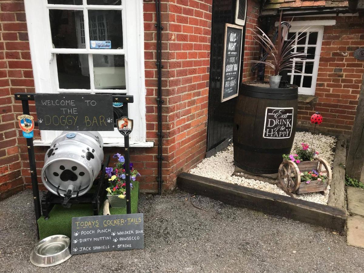The Coach And Horses Bed and Breakfast Winchester Eksteriør billede
