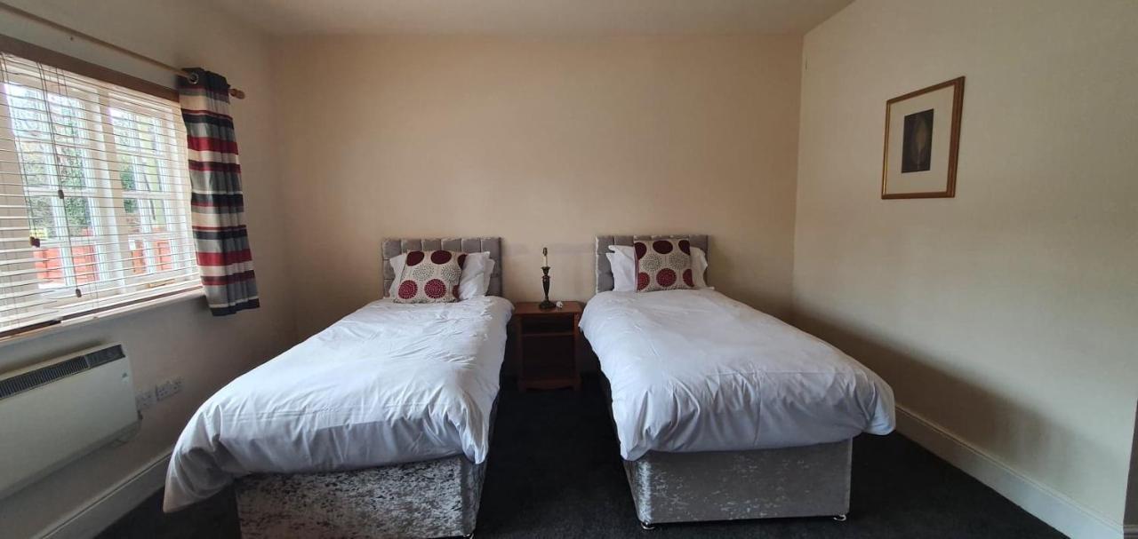 The Coach And Horses Bed and Breakfast Winchester Eksteriør billede