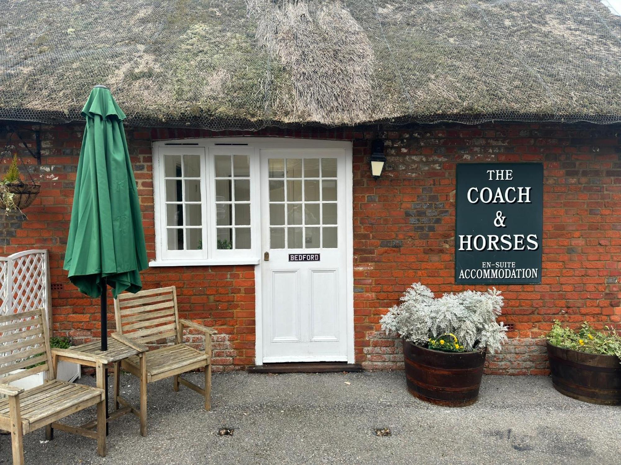 The Coach And Horses Bed and Breakfast Winchester Eksteriør billede