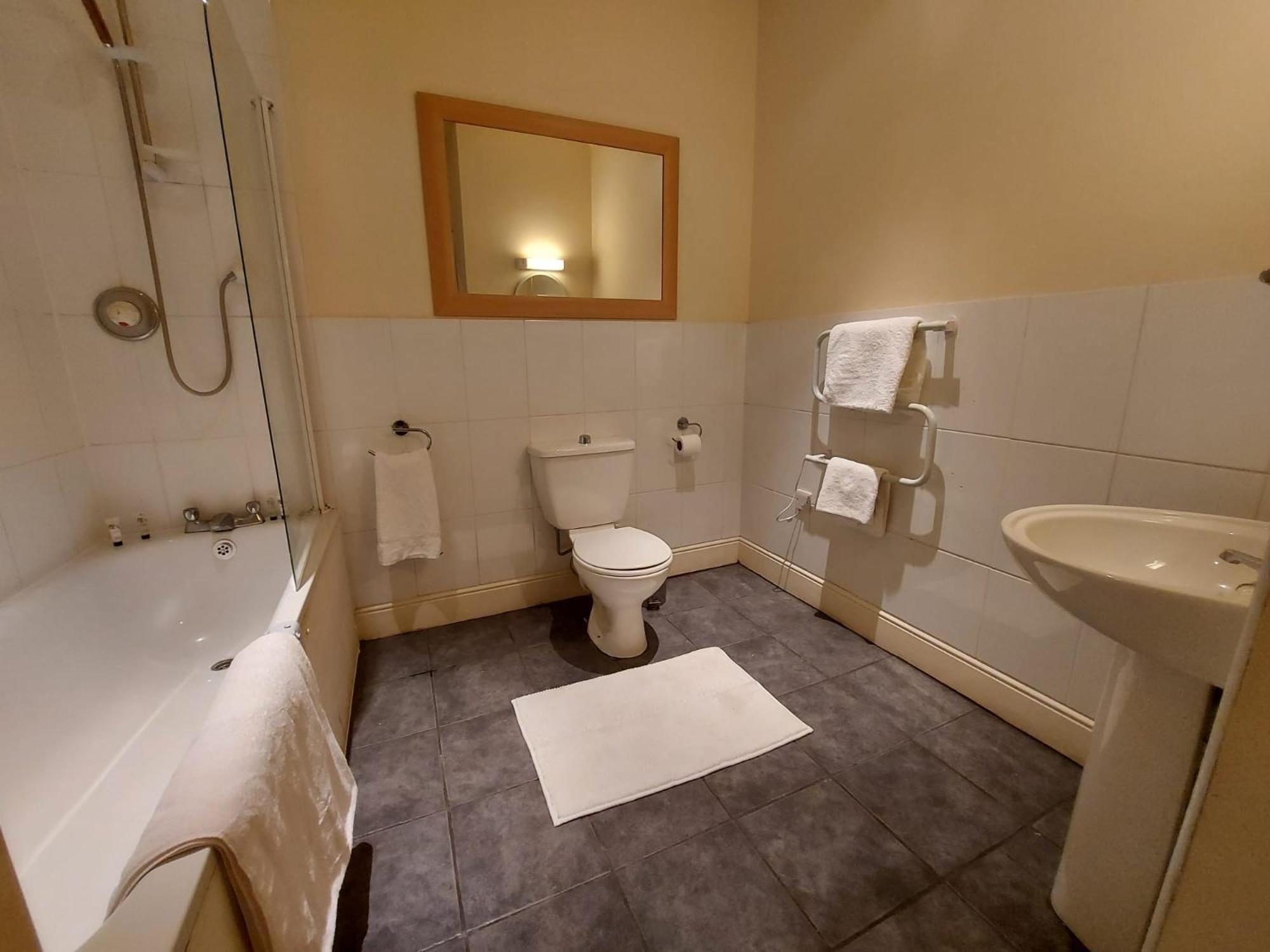 The Coach And Horses Bed and Breakfast Winchester Eksteriør billede